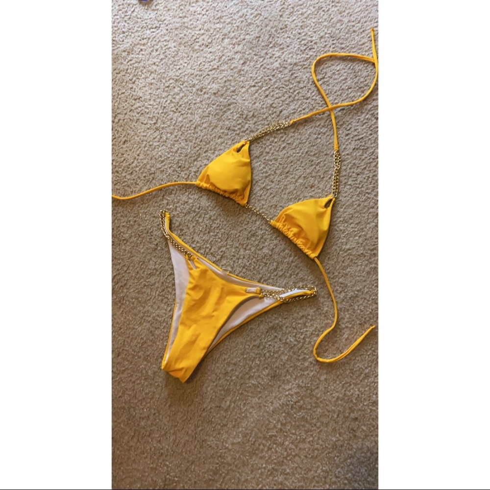 Mustard bikini